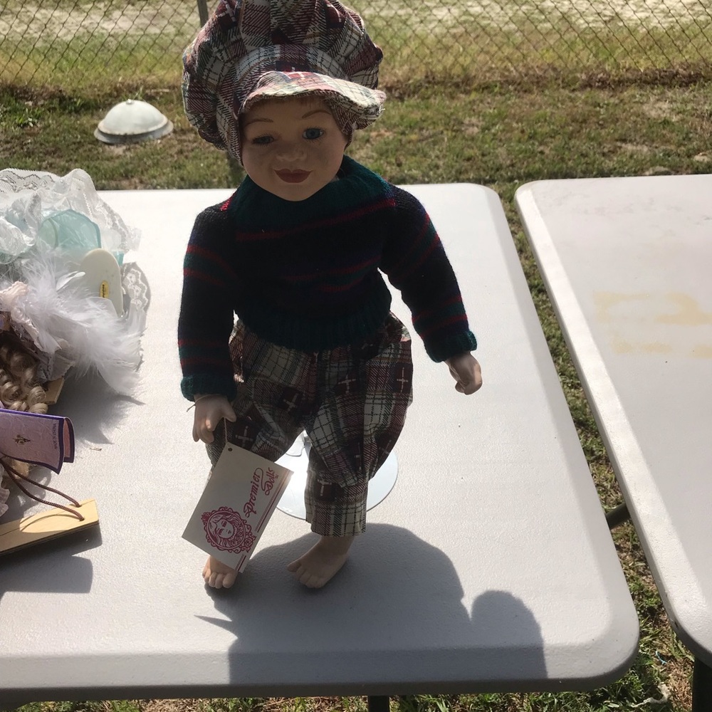 Dolls - Picture 5 of 8